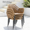 Table et chaises de rotin tissée de patio extérieur