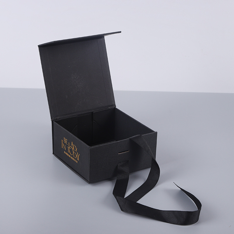 Boîte de pliage magnétique en papier d'art en couleur dorée personnalisée pour la journée cadeau de la Saint-Valentin