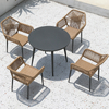 Table et chaises de rotin tissée de patio extérieur